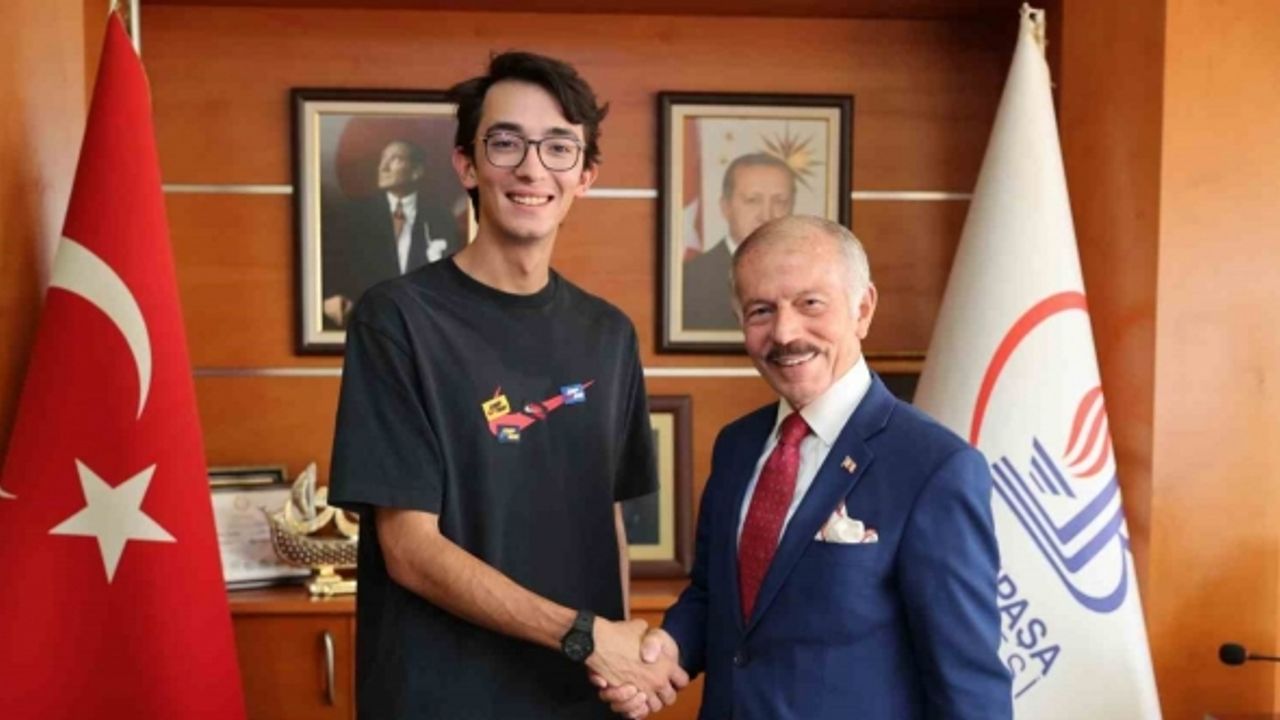 Dünya şampiyonu Mete Gazoz’dan Bayrampaşa Belediye Başkanı Aydıner’e ziyaret