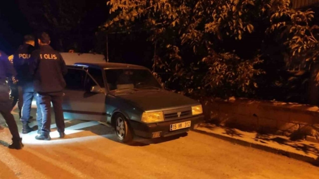 Dur ihtarına uymayıp polisleri peşine taktı, aracı terk edip kaçsa da cezadan kurtulamadı