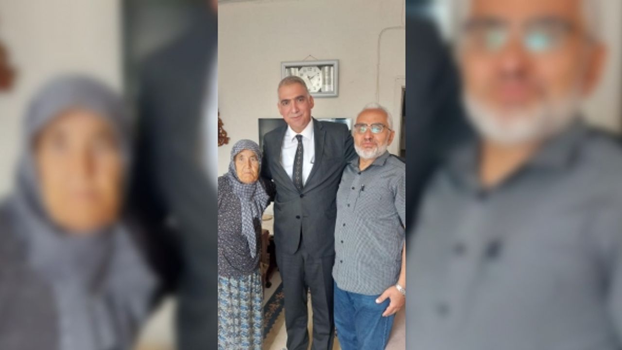 Emniyet müdürü, şehit babası ve babaannesinin elini öperek göreve başladı