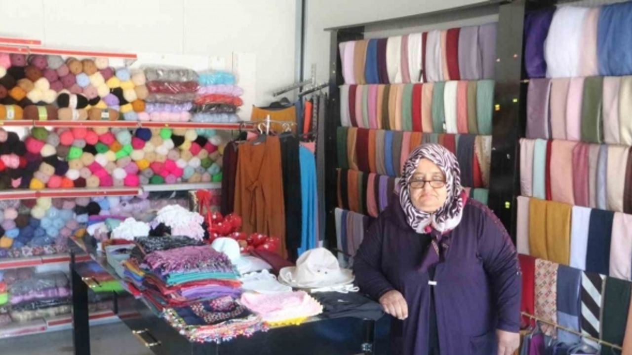 Enkaz kentte ücretsiz iş yerleri depremzede esnafa can suyu oldu