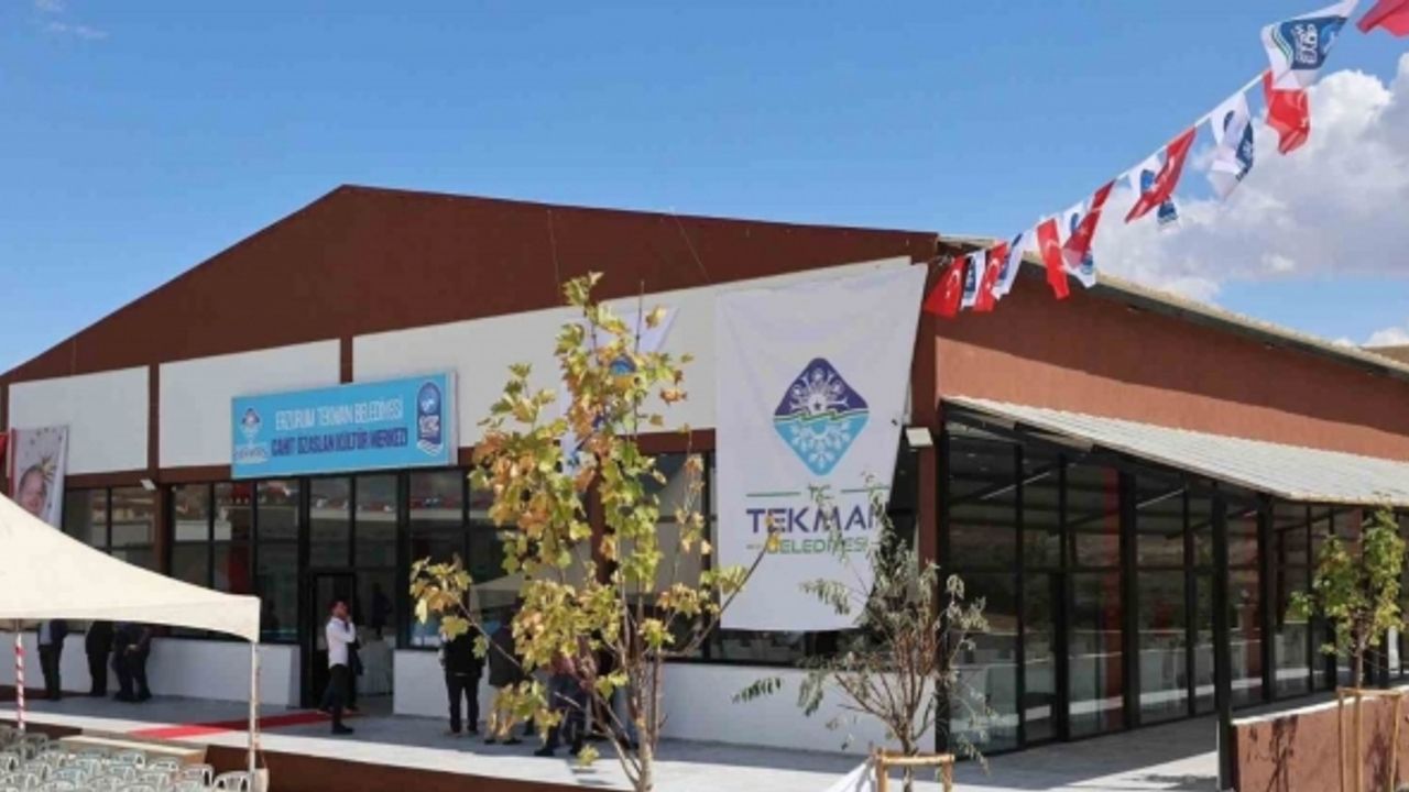 Erzurum’da Cahit Özaslan Kültür Merkezi hizmete açıldı