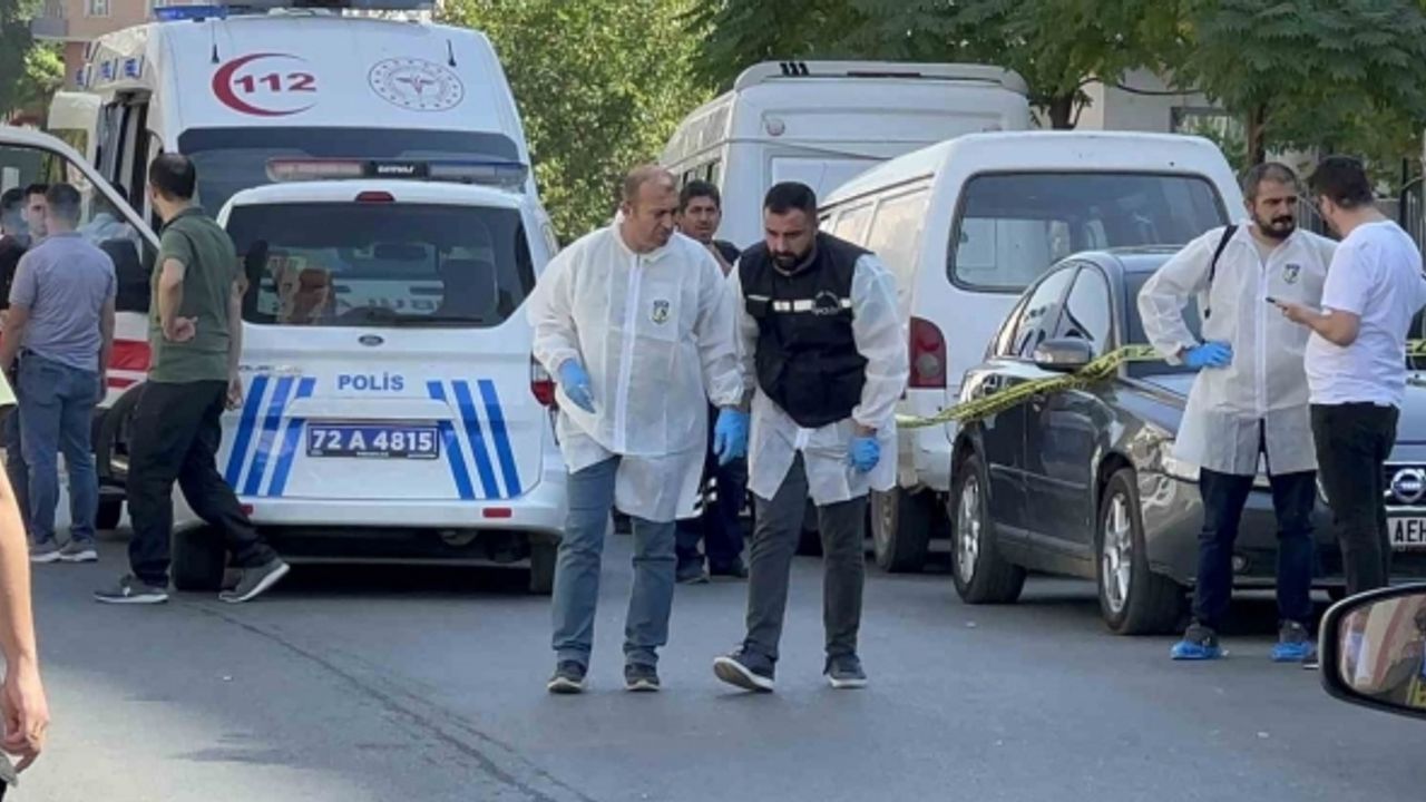 Eşiyle yürürken eski kayınbiraderleri tarafından önce dövüldü, sonra öldürüldü