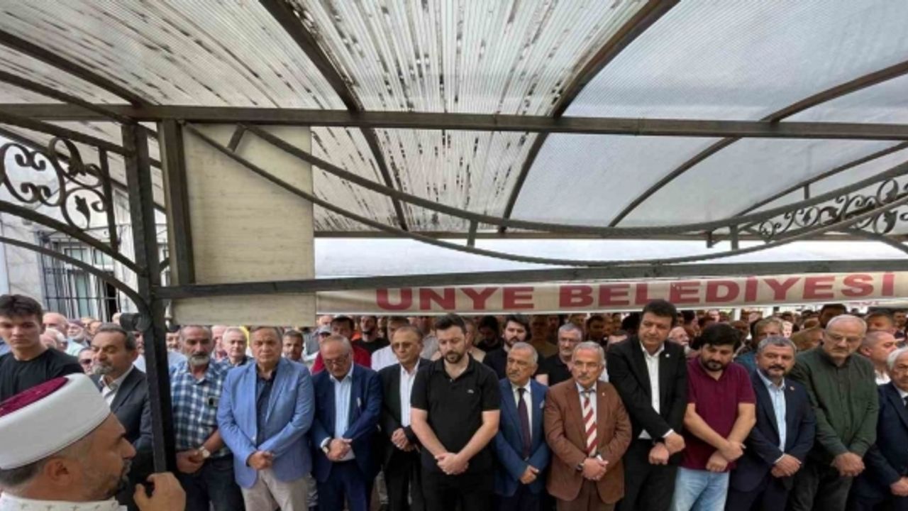 Eski Ünye Belediye Başkanı Türk, son yolculuğuna uğurlandı