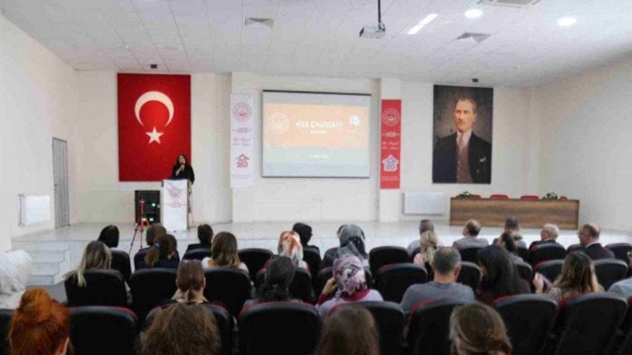 Eskişehir’de ‘Aile Çalıştayı’ yapıldı