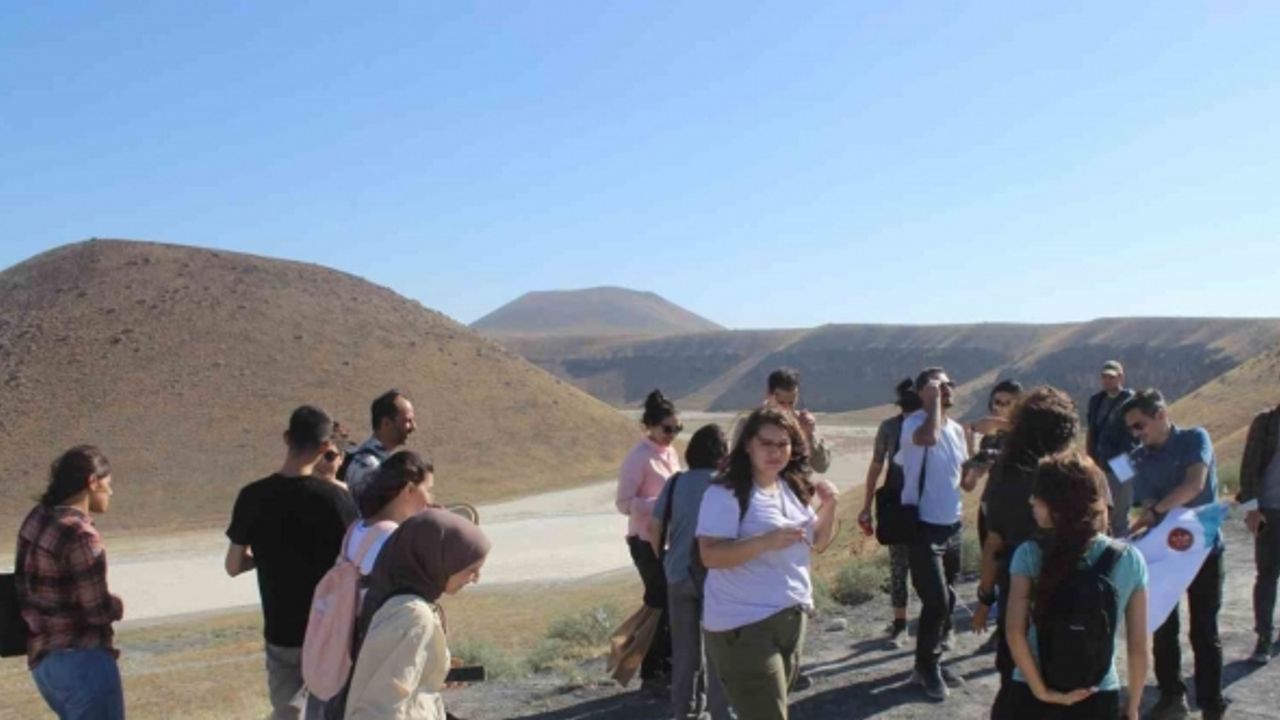 Farklı ülkelerden gelen yer bilimciler Meke Gölü ve obrukları inceledi