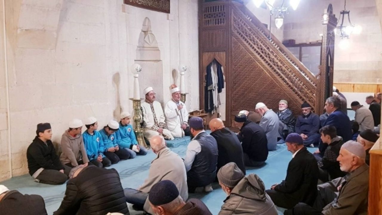 Gazilere vefa ve dua için sabah namazında buluştular