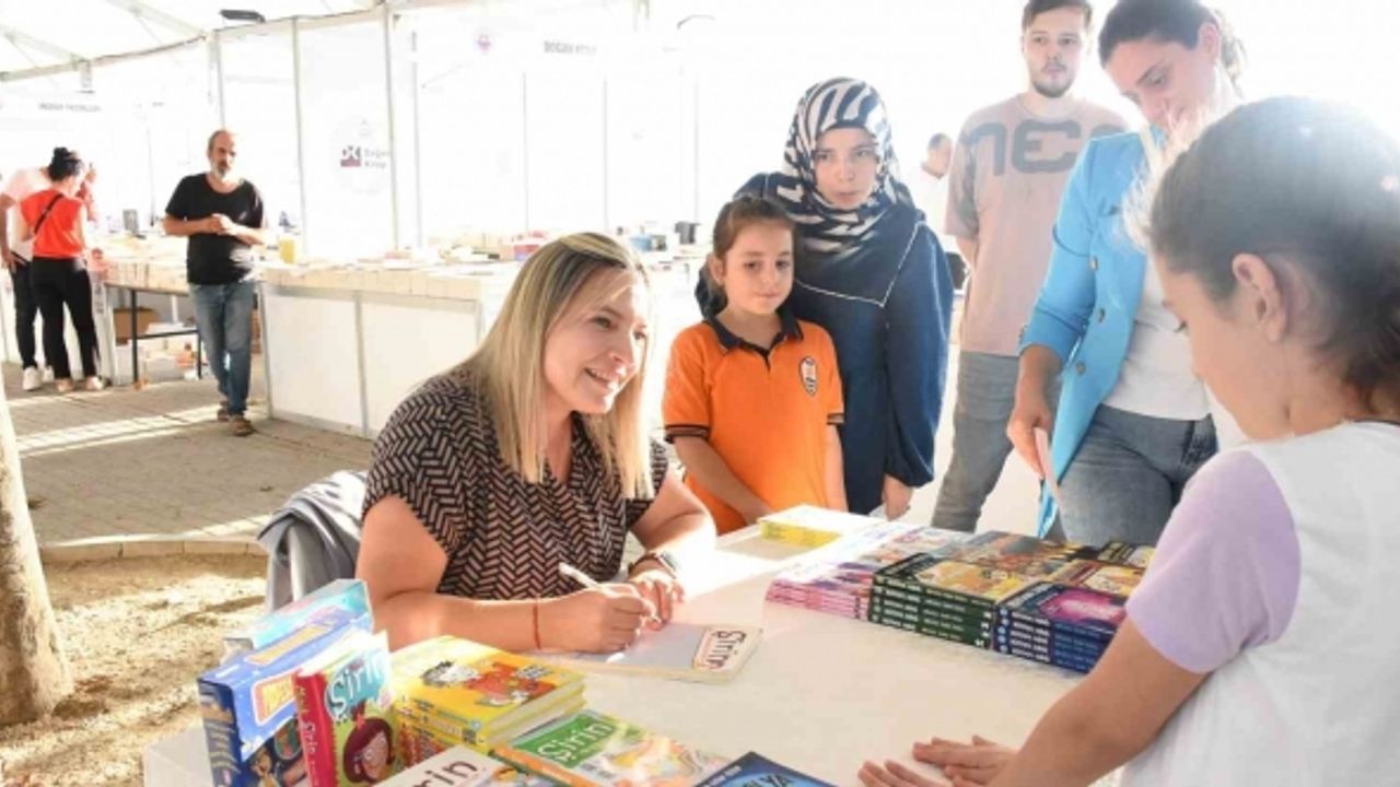 Gemlik Kitap Limanı edebiyatın önemli isimlerini ağırlamaya devam ediyor