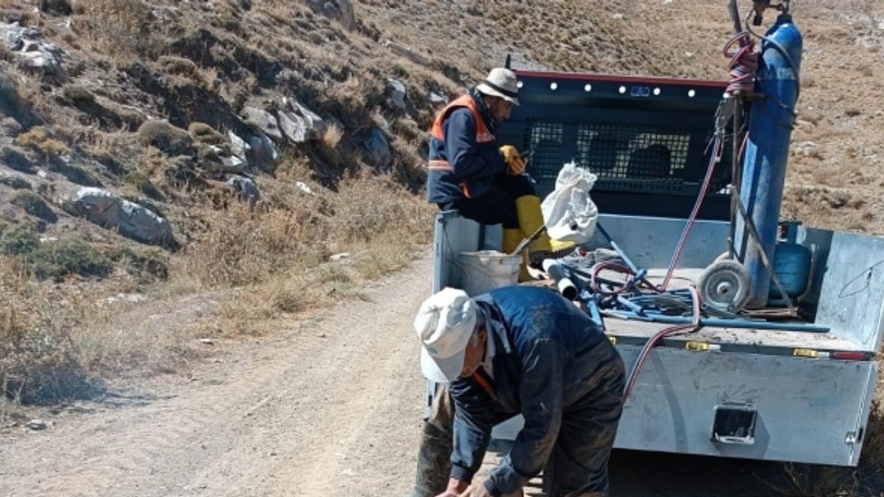 Hakkari 3 bin 500 rakımda arızalan isale hattı onarıldı