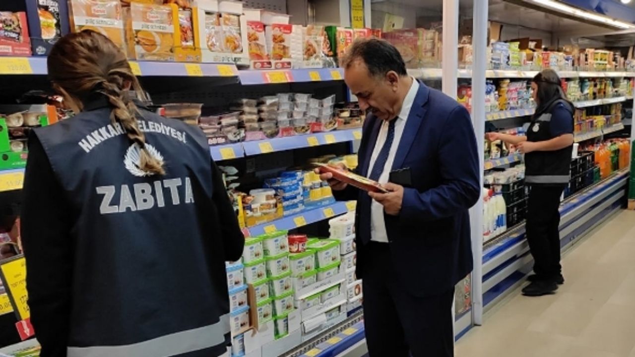 Hakkari zabıtası zincir marketleri mercek altına aldı