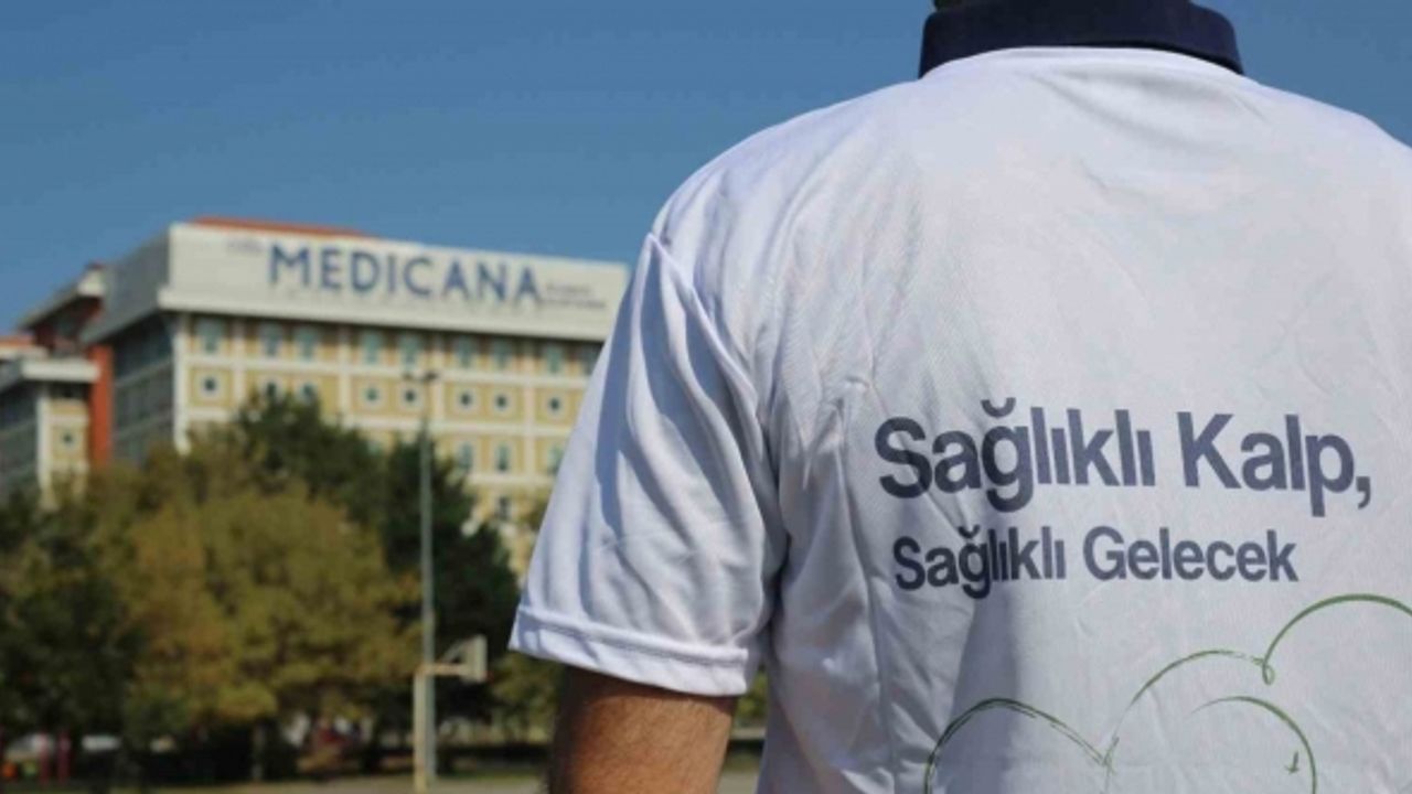 Hastane çalışanları kalp sağlığına dikkat çekmek için yürüdü