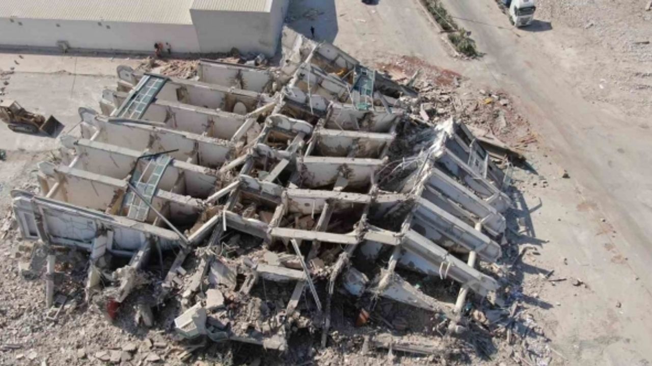 İş makinesi operatörüne mezar olan 8 katlı bina havadan görüntülendi, son paylaşımı ise yürekleri dağladı