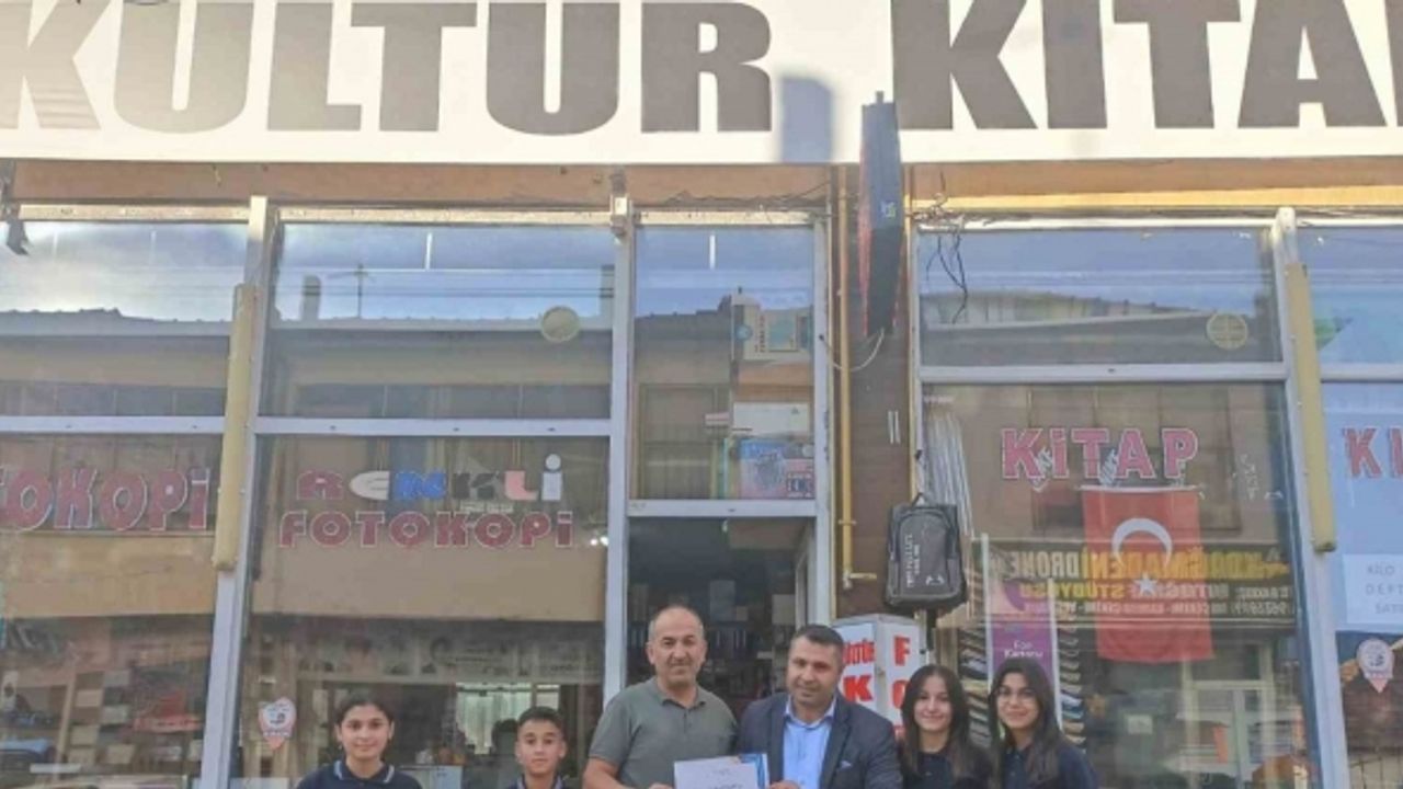 İş yerlerine Türkçe isim veren esnafa teşekkür belgesi verildi