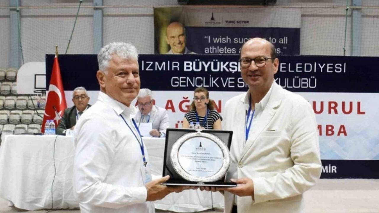 İzmir Büyükşehir Belediyesi Gençlik ve Spor Kulübü’nde bayrak değişimi