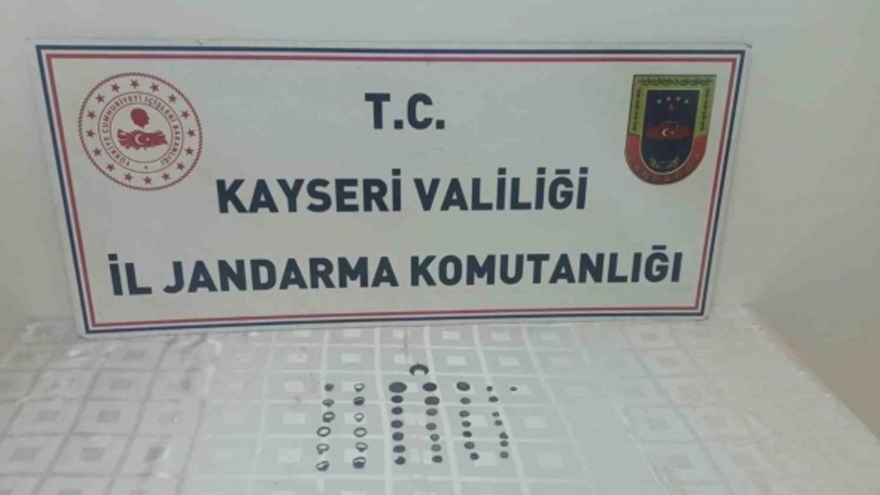 Kaçak kazıda çıkardığı tarihi eserleri satmaya hazırlanan şahıs yakalandı