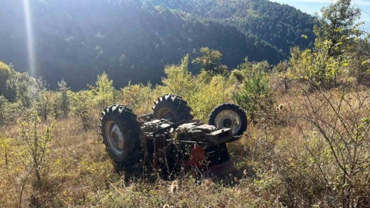 Kastamonu’da traktör devrildi: 1’i ağır 2 yaralı