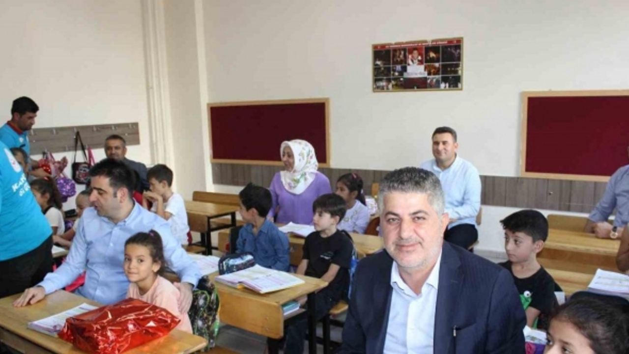 Kaymakam ve milletvekili öğrencilerin heyecanına ortak oldu