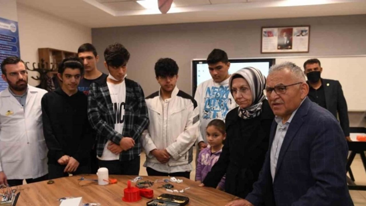 KAYMEK, “Projen ile gel" sloganıyla Teknofest gençliği yetiştiriyor