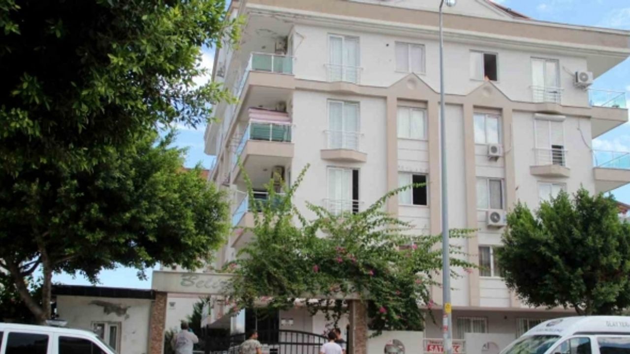 Kazakistan uyruklu 9 aylık hamile kadın evinde ölü bulundu