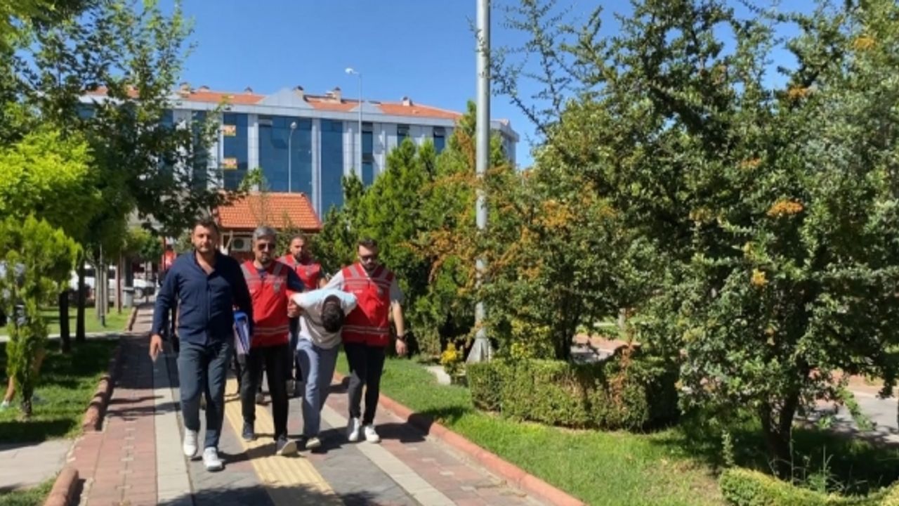 Kendilerini ’polis’ olarak tanıtıp 1 milyon 758 bin lira dolandıran 4 şahıs tutuklandı