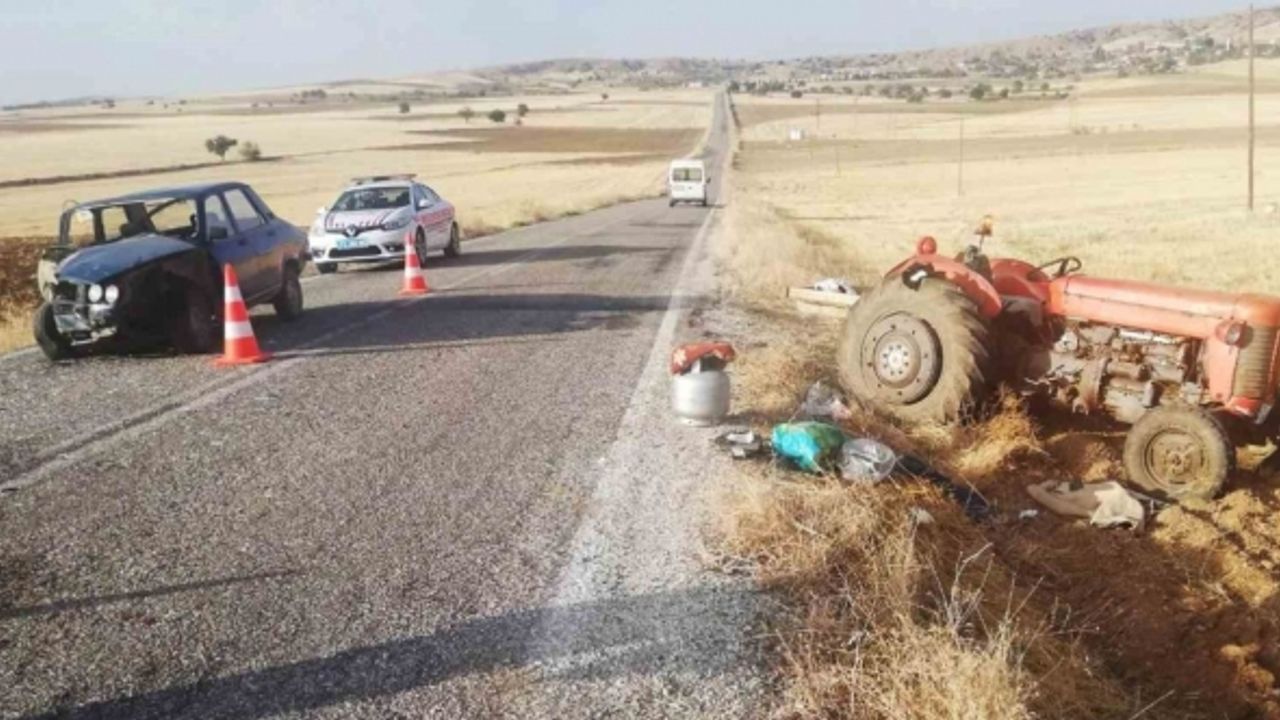 Kırıkkale’de otomobil ile traktör çarpıştı: 2 yaralı