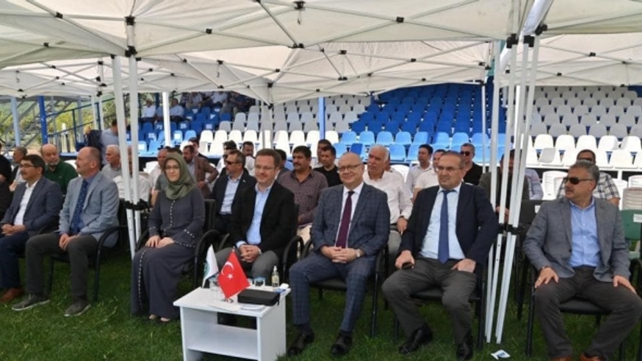 Kur’an-ı Kerim tilaveti ve ilahilerle Manisa semaları çınladı