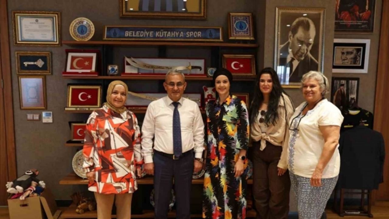 Kütahya Belediyesinden “Kadınlar Örüyor, Çocuklar Gülüyor” projesi