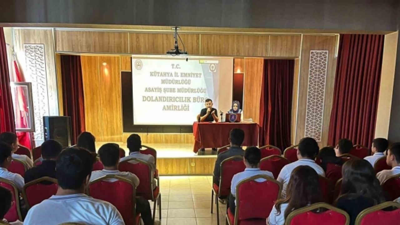 Kütahya’da 100 öğretmen ve öğrenci dolandırıcılık konusunda bilgilendirildi