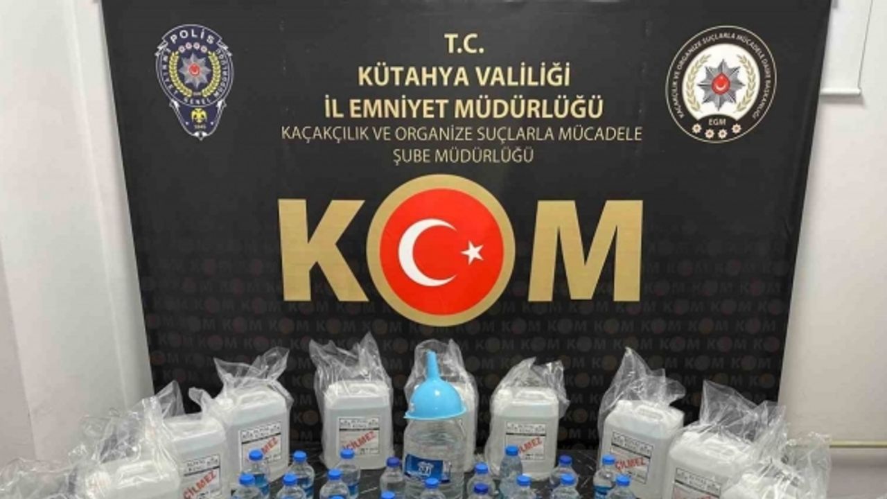 Kütahya’da sahte alkol üretip sattığı iddia edilen 2 kişinden 1’i tutuklandı