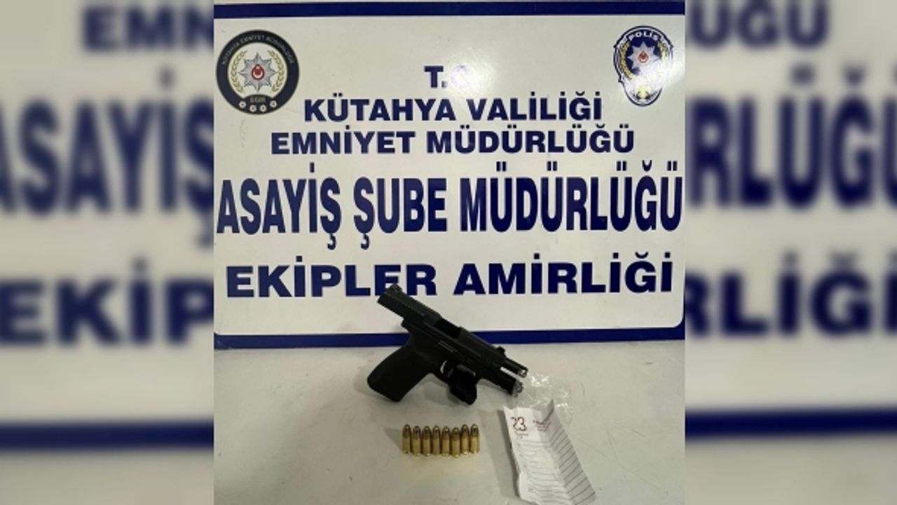 Kütahya’da şüphe üzerine durdurulan araçta silah ve uyuşturucu bulundu