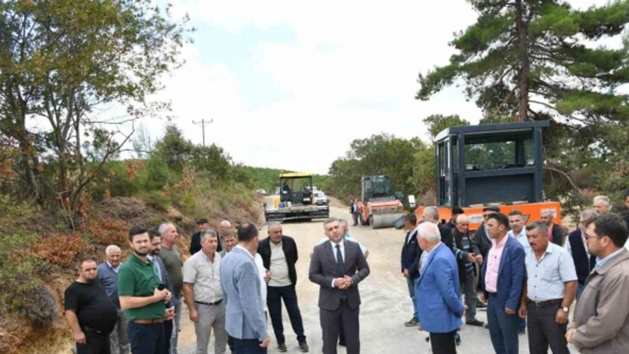 Lapseki’de beton yol yapımı çalışmaları devam ediyor