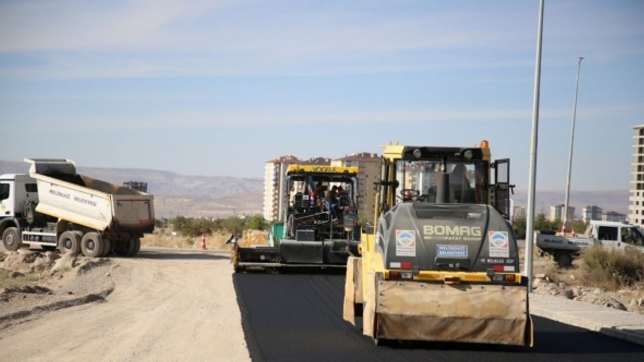 Melikgazi yeni asfalt yollar için hızla çalışıyor
