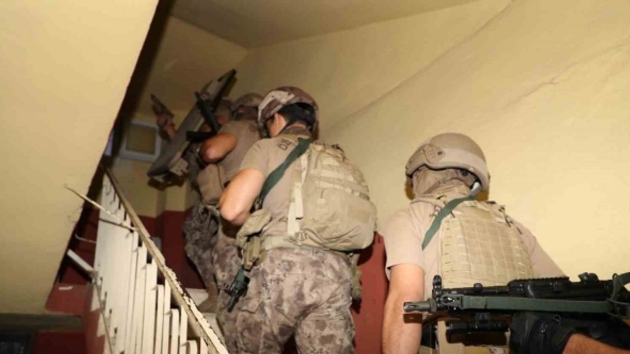 Mersin’de suç örgütü üyelerine operasyon: 17 gözaltı