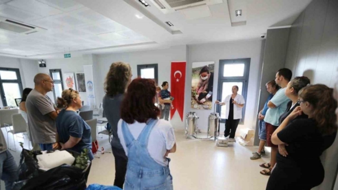 Meslek fabrikası eğitimleri Efes Tarlası Yaşam Köyünde devam ediyor