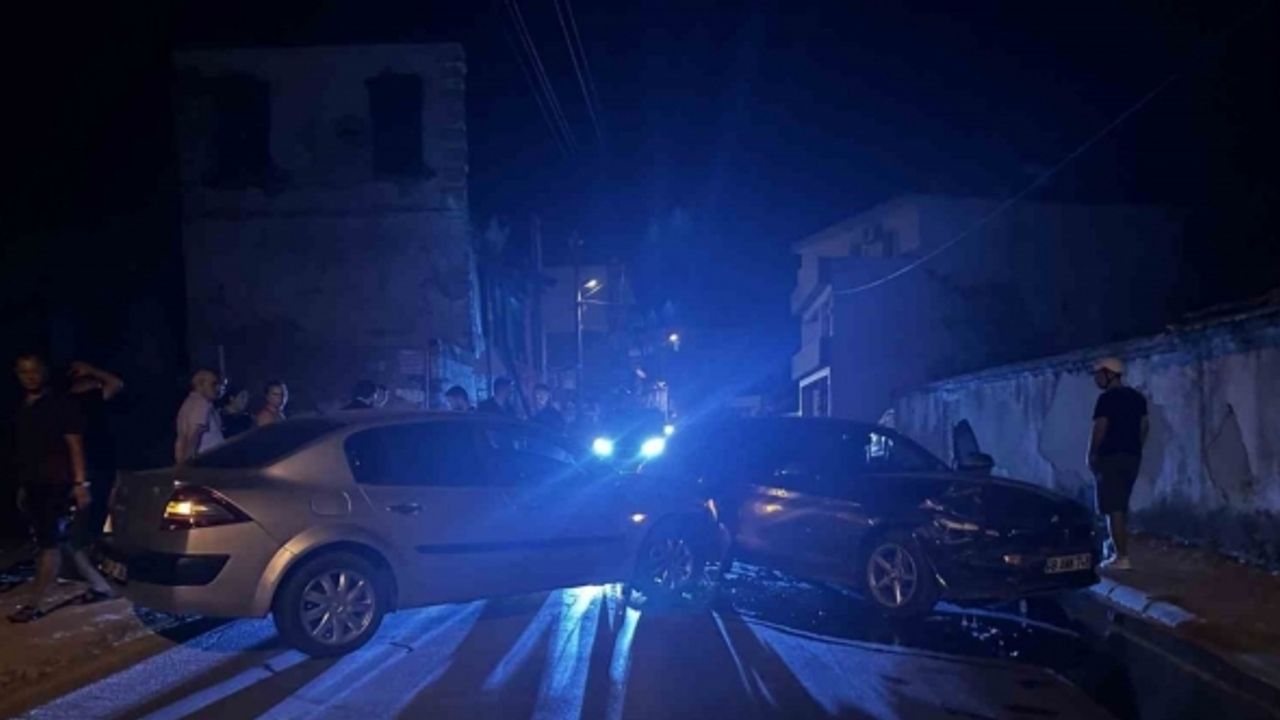 Milas’ta iki otomobil kafa kafaya çarpıştı: 1 yaralı