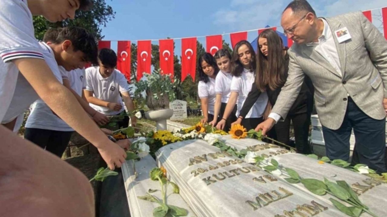 Milli Eğitim ve Kültür eski Bakanı Avni Akyol kabri başında anıldı