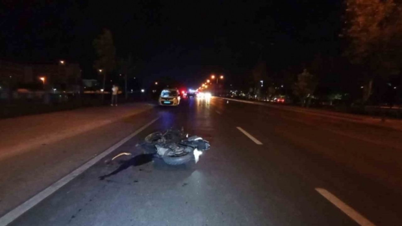 Motosiklet beton mikserine arkadan çarptı: 1 ölü, 1 yaralı