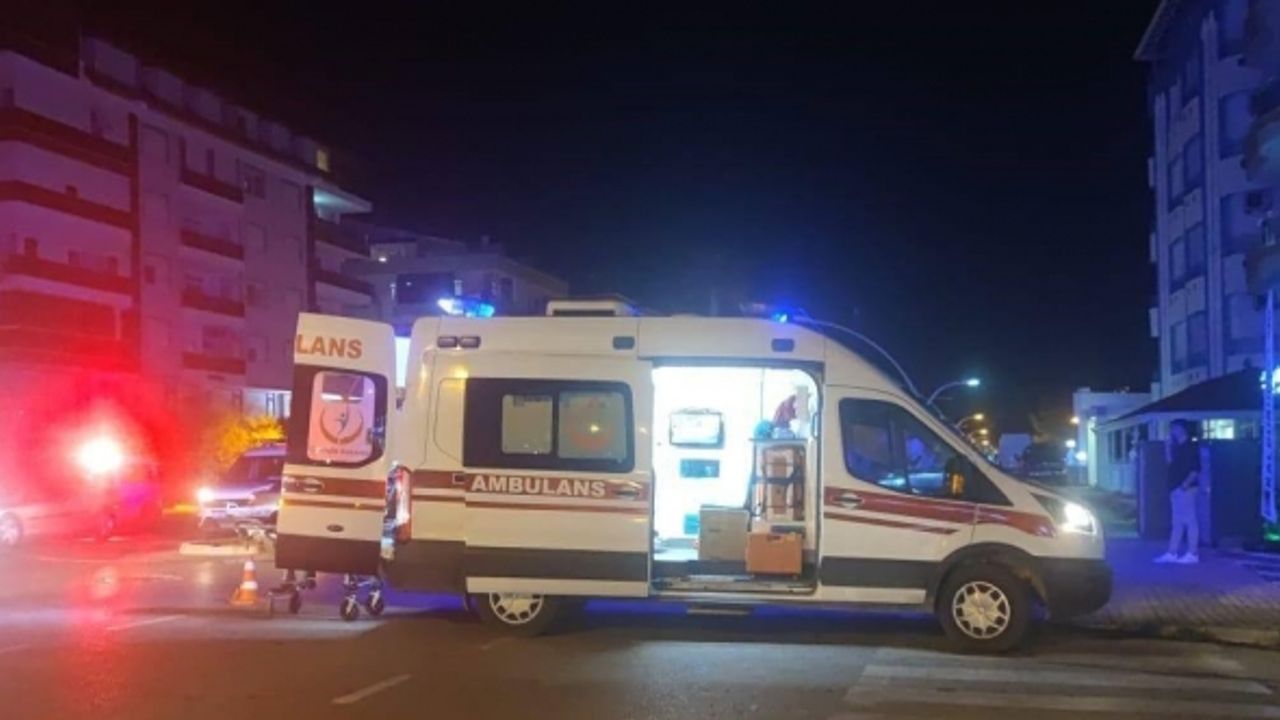 Motosikletle otomobilin çarpıştığı kazada baba kız hastanelik oldu