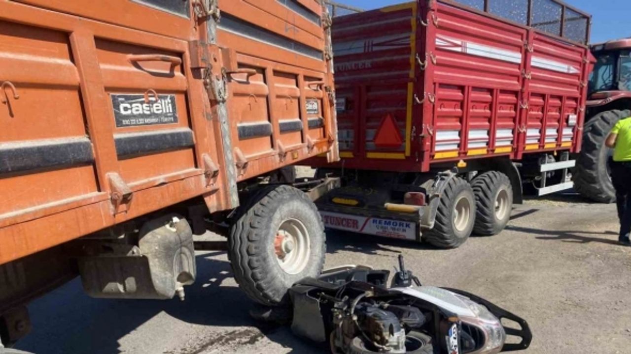 Motosikletli genç römorkun altında kalarak yaşamını yitirdi