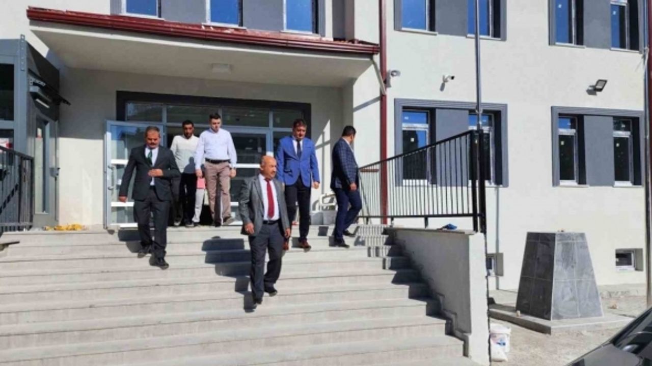 Müdür Başyiğit, Yunus Emre İlkokulu inşaatında incelemelerde bulundu