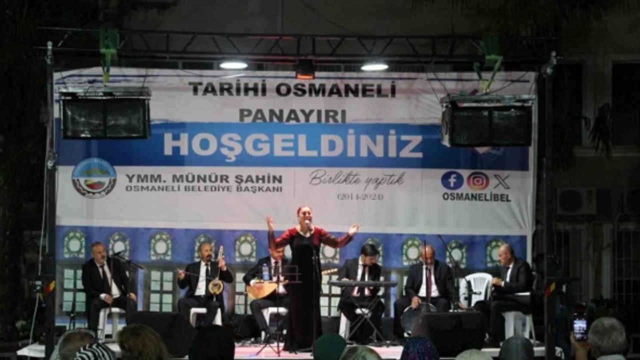 Osmaneli’nde Kültür ve Turizm Bakanlığı Türk Halk Müziği Orkestrası sahne aldı.
