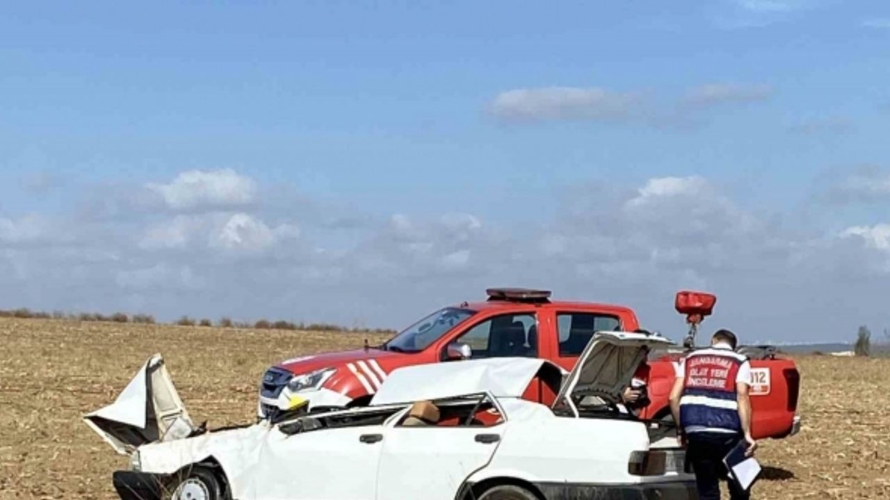 Otomobil takla attı: Genç kız hayatını kaybetti, iki arkadaşı yaralandı