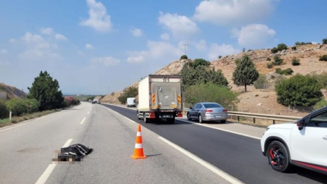 Otoyola giren yaşlı kadına araç çarptı: 1 ölü