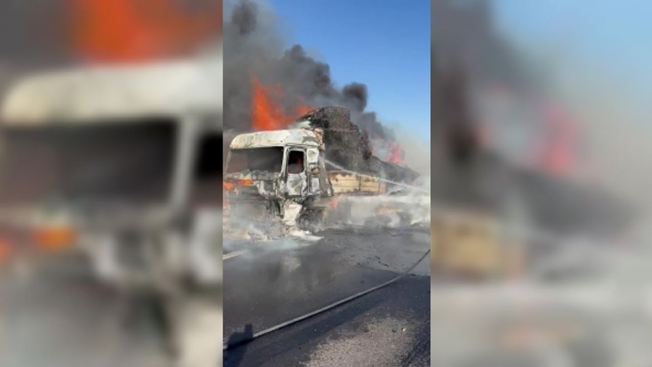 Otoyolda saman yüklü tır yandı, trafik durma noktasına geldi