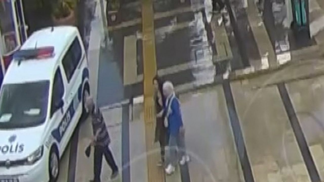 Polisten yardım isteyen yaşlı adam ekip aracı ile hastaneye yetiştirildi