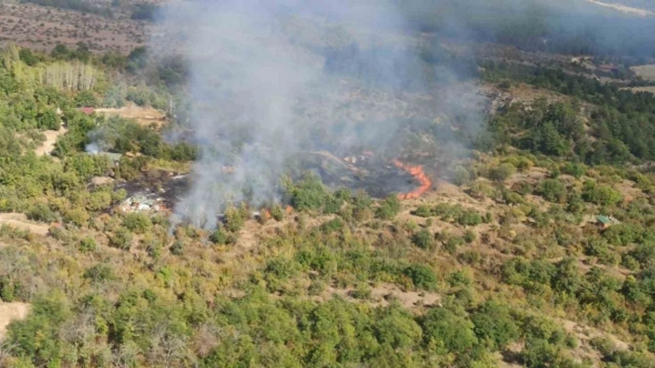 Safranbolu’da iki ayrı yangın havadan ve karadan müdahale ile söndürüldü