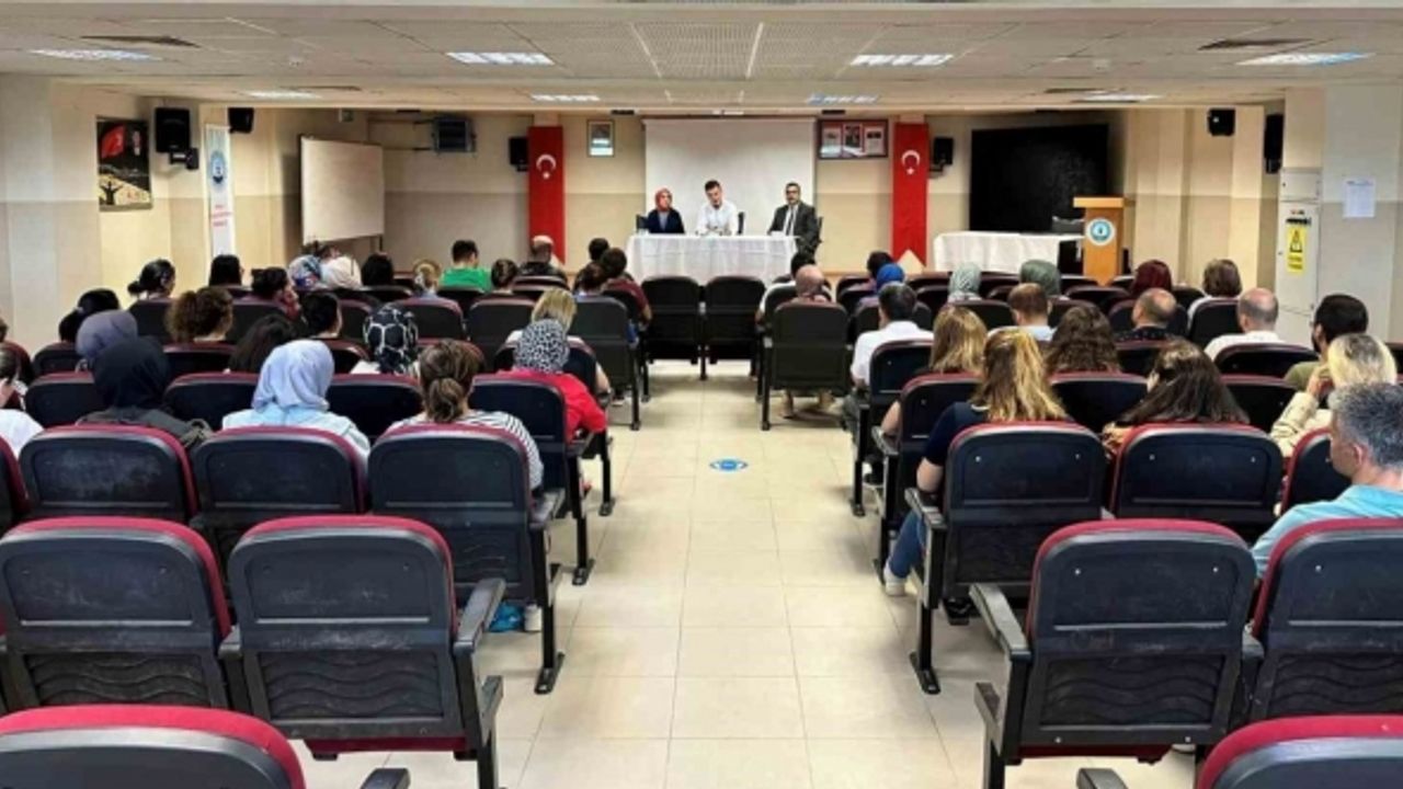 Simav Kaymakamı Karaloğlu, ingilizce öğretmenleriyle bir araya geldi