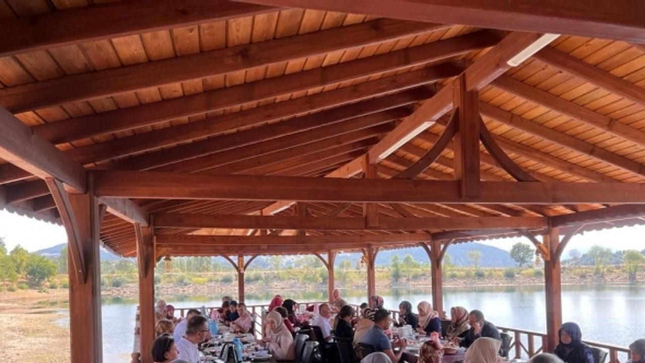 Simav’da engelli ve yaşlılar kahvaltıda bir araya geldi