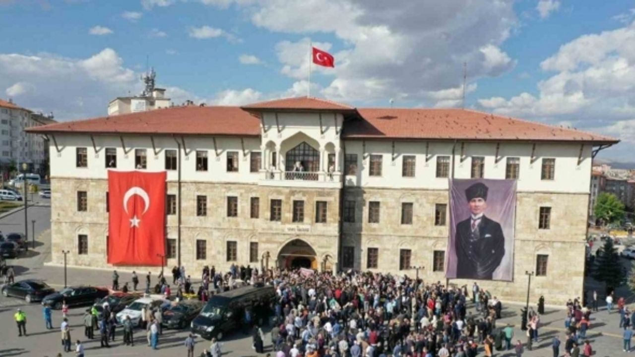 Sivas Valiliği Instagram hesabı 100 bin takipçiye ulaştı