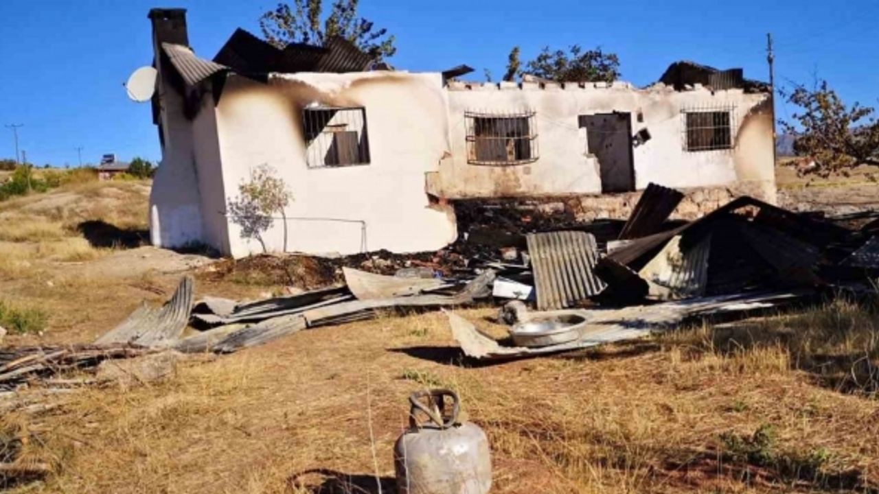 Sivas’ta çıkan yangında karı koca hayatını kaybetti (2)