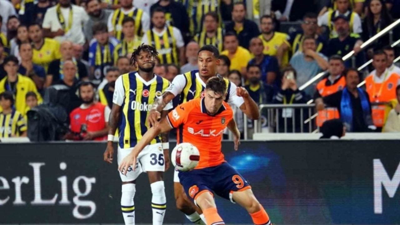 Trendyol Süper Lig: Fenerbahçe: 3 - RAMS Başakşehir: 0 (İlk yarı)